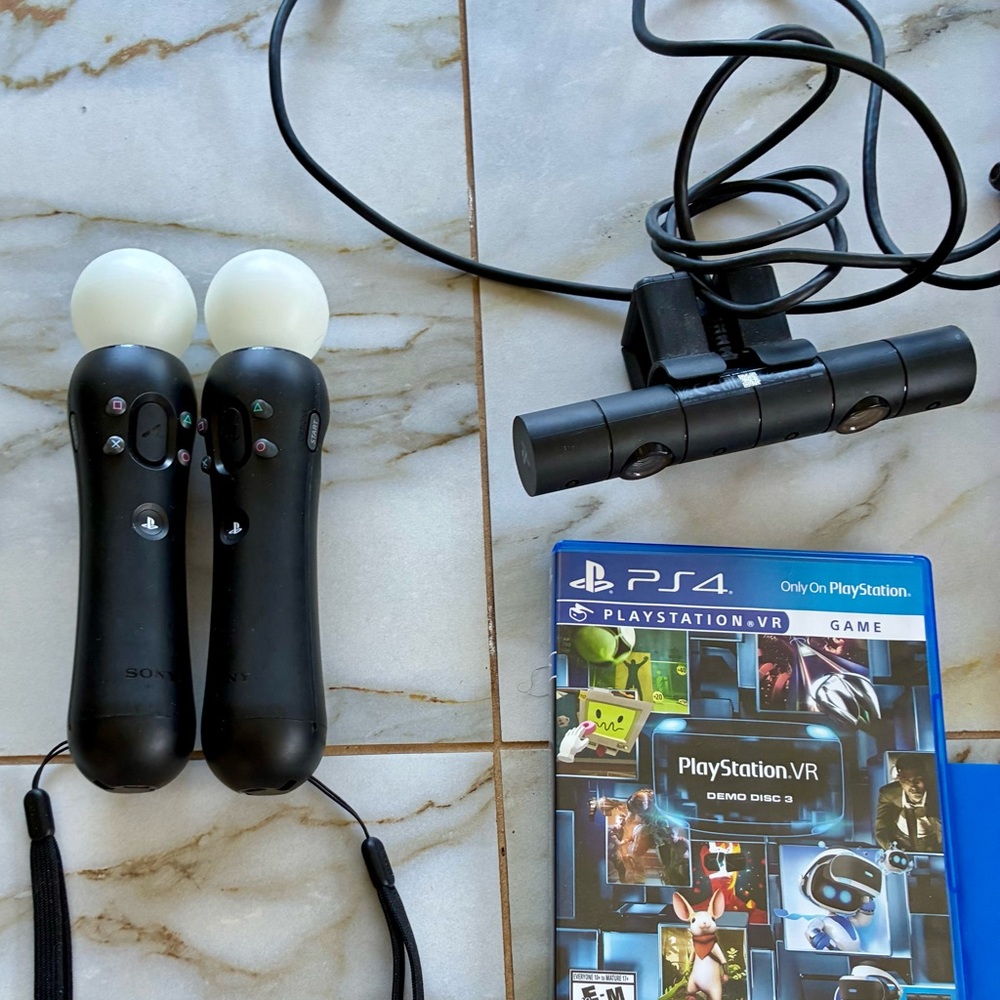 Sony PlayStation VR Headset Bundle - Black and White - Picture 3 of 6